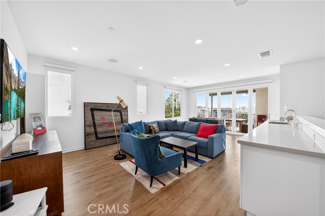 335 Magnet, Irvine CA: https://media.crmls.org/medias/96df48ea-87ab-4d74-9b21-1418170c5dd9.jpg