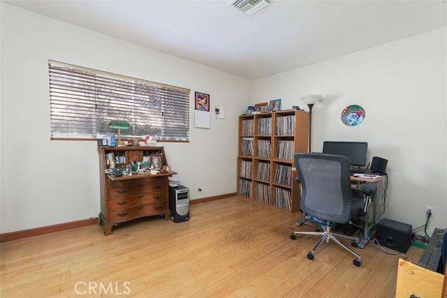 22526 Cass Avenue, Woodland Hills CA: https://media.crmls.org/medias/96df4aa4-07f7-45a9-983b-e621be9a4934.jpg