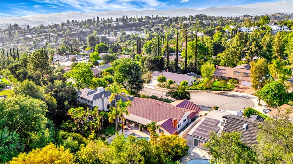 https://media.crmls.org/medias/96e00f7e-7568-47e8-bb1c-66c6d913af4e.jpg?preset=X-Large