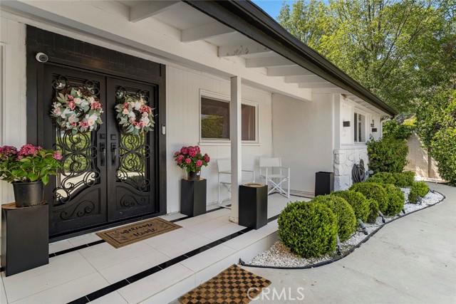 Detail Gallery Image 3 of 13 For 7153 Helmsdale Cir, West Hills,  CA 91307 - 4 Beds | 3 Baths