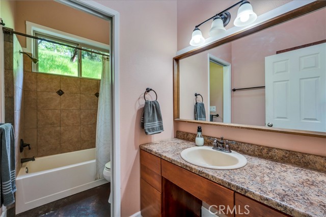 Detail Gallery Image 13 of 36 For 11007 Crestview Dr, Clearlake,  CA 95422 - 1 Beds | 1 Baths