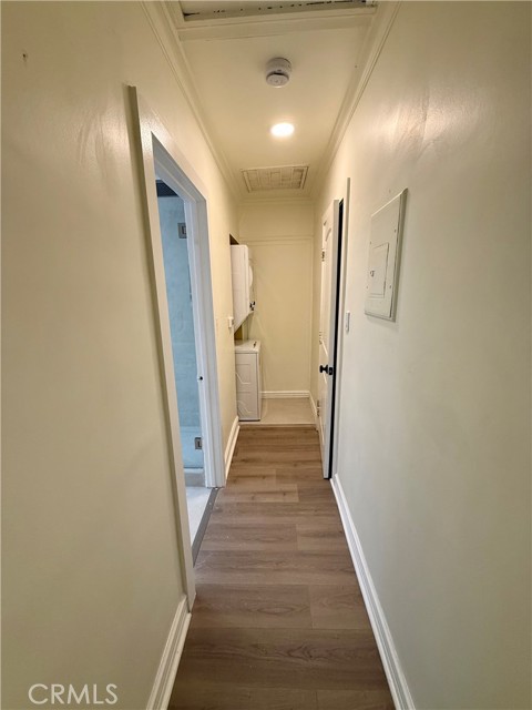 2042 Holly Drive, Los Angeles CA: https://media.crmls.org/medias/96e197cf-e681-49ab-accf-2ff2a5aac4fd.jpg