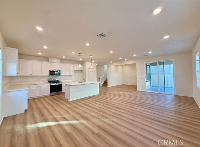 Detail Gallery Image 2 of 28 For 8822 Searcher St, Chino,  CA 91708 - 5 Beds | 3 Baths