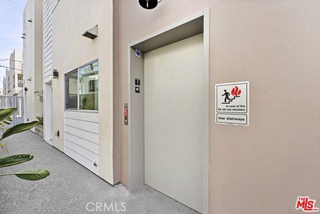 https://media.crmls.org/medias/96e4af08-835b-41b7-a70a-3d12f05f85a5.jpg?preset=X-Large