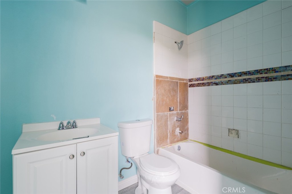 https://media.crmls.org/medias/96e52a21-c6cb-4dd6-8ea7-a77dff9e60d7.jpg?preset=X-Large