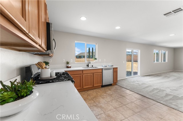 Detail Gallery Image 13 of 43 For 42570 72nd St, Lancaster,  CA 93536 - 4 Beds | 2/1 Baths