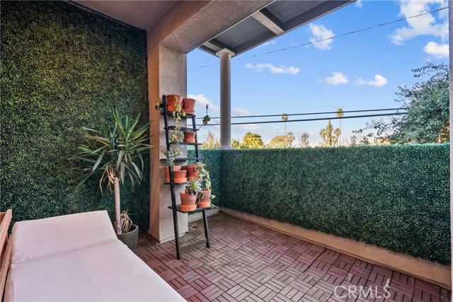 Detail Gallery Image 11 of 19 For 13135 W Lumina, Valley Glen,  CA 91401 - 3 Beds | 4 Baths