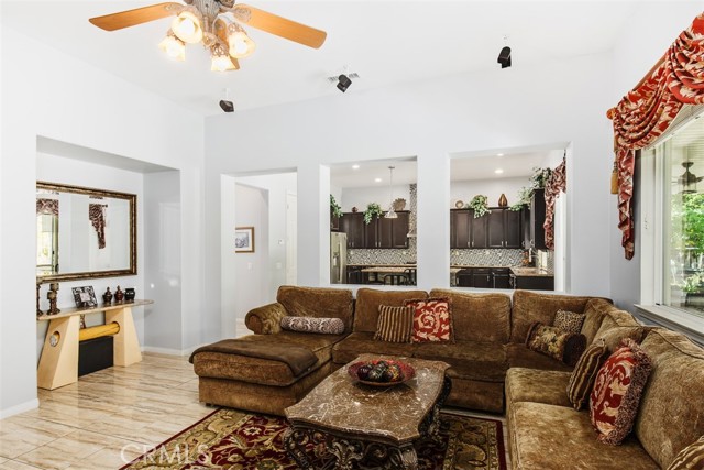 Detail Gallery Image 10 of 24 For 35982 Murano St, Murrieta,  CA 92562 - 4 Beds | 3/1 Baths