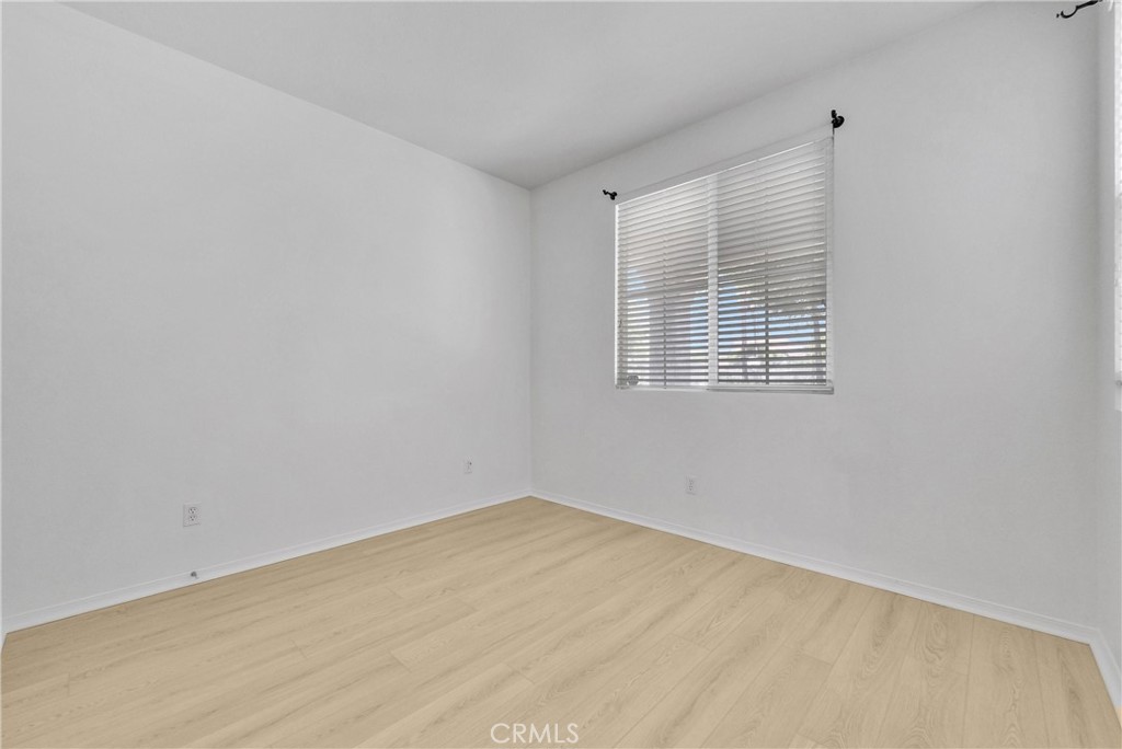 https://media.crmls.org/medias/96e6c565-72b1-484d-86ed-212eb891c54a.jpg?preset=X-Large