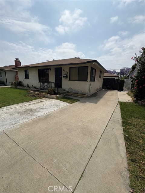 6049 Pennswood Avenue, Lakewood CA: https://media.crmls.org/medias/96e71422-9fdb-4578-ad60-a07acb39b895.jpg