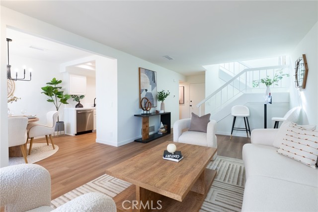 Detail Gallery Image 2 of 34 For 1024 W Lamark Ln, Anaheim,  CA 92802 - 3 Beds | 1/1 Baths