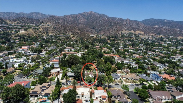 620 S Bel Aire Drive, Burbank CA: https://media.crmls.org/medias/96e7f3e2-de82-4641-a223-e24469cc15d1.jpg
