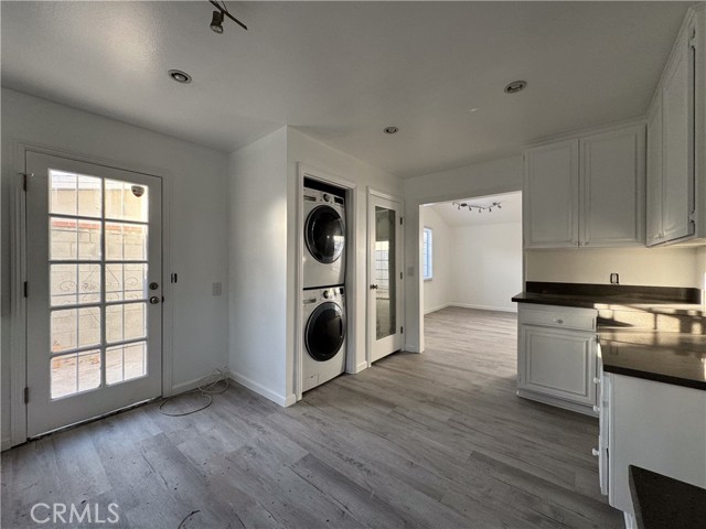 Detail Gallery Image 4 of 22 For 19351 Strathern, Reseda,  CA 91335 - 4 Beds | 2 Baths