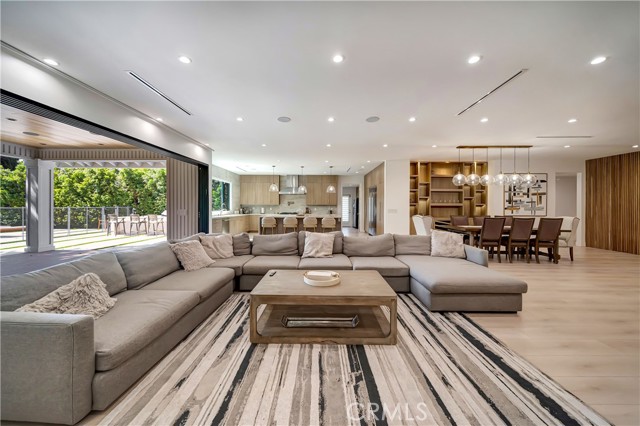 Detail Gallery Image 15 of 72 For 5355 Aldea Ave, Encino,  CA 91316 - 5 Beds | 5/1 Baths