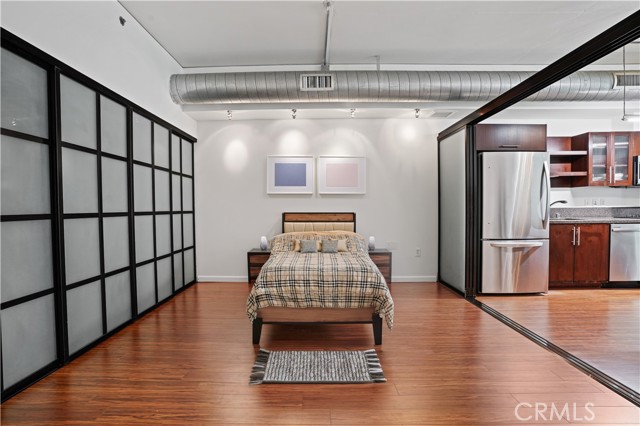 1111 S Grand Avenue, Los Angeles CA: https://media.crmls.org/medias/96e9cfb8-21bd-4556-b45a-f25591545bad.jpg