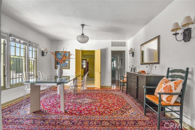 Detail Gallery Image 8 of 38 For 8246 4th St, Los Angeles,  CA 90048 - 2 Beds | 2 Baths