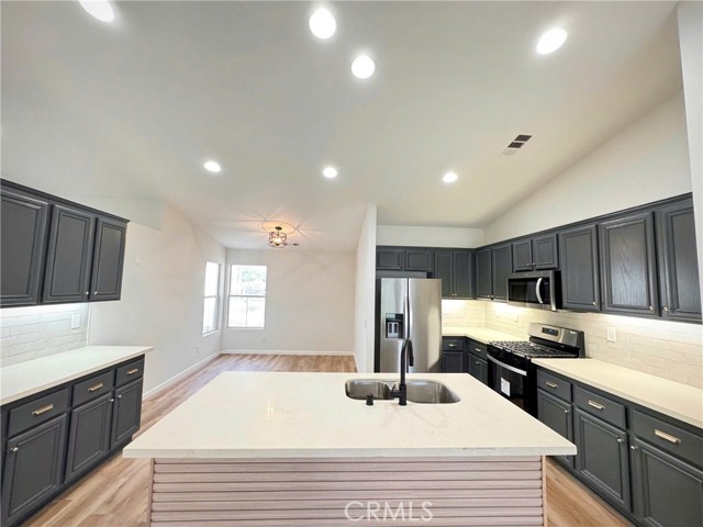 Detail Gallery Image 1 of 27 For 81464 Avenida Esmeralda, Indio,  CA 92201 - 4 Beds | 3 Baths