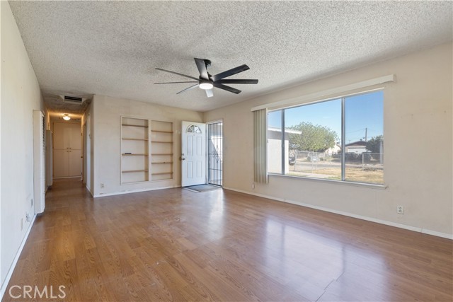Detail Gallery Image 6 of 20 For 37920 Grand View Ave, Yermo,  CA 92398 - 3 Beds | 2 Baths