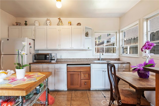11060 Plainview Avenue photo 5