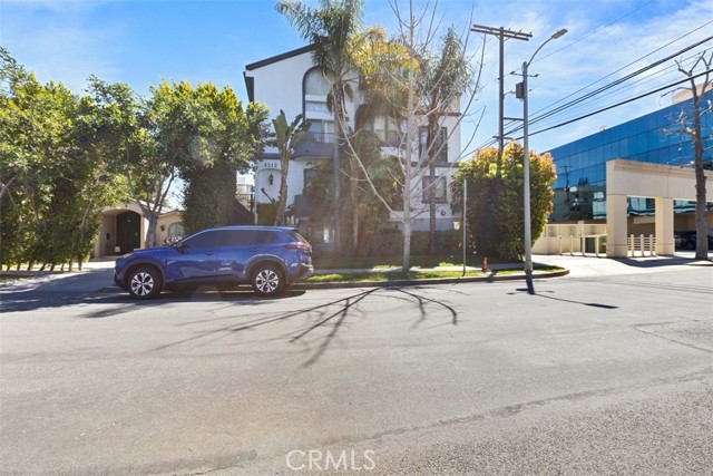 4212 Greenbush Avenue # 5, Sherman Oaks, California 91423, 4 Bedrooms Bedrooms, ,2 BathroomsBathrooms,Residential,For Sale,4212 Greenbush Avenue # 5,CRSR24055239