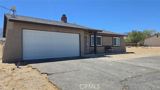 Detail Gallery Image 2 of 10 For 32673 Zircon Rd, Lucerne Valley,  CA 92356 - 3 Beds | 1 Baths