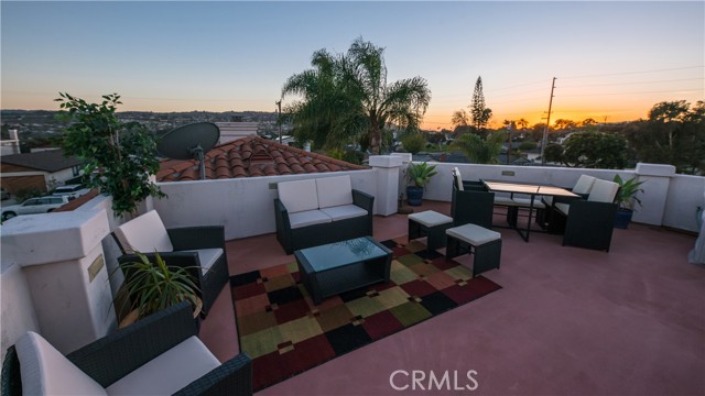 1021 Avenue D, Redondo Beach, California 90277, 4 Bedrooms Bedrooms, 0 ,2 BathroomsBathrooms,Residential,For Sale,Avenue D,0,SB26127548