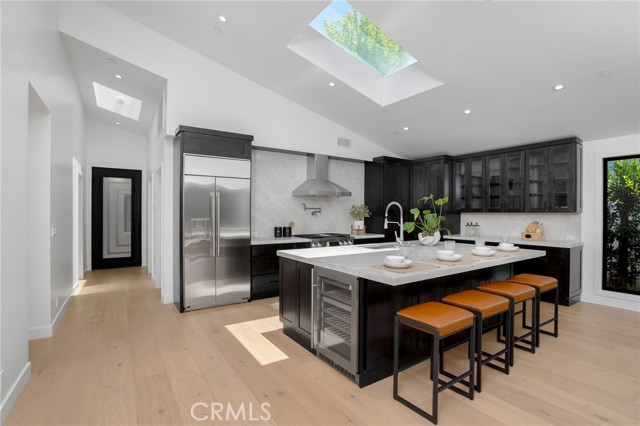 3189 S Bentley Avenue, Los Angeles CA: https://media.crmls.org/medias/96eb7e8a-9b3b-460c-8bcc-98309adc868a.jpg