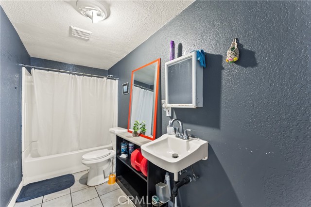 730 W 52 Place, Los Angeles CA: https://media.crmls.org/medias/96ec2124-595f-44c6-a356-a0a3a9cd6452.jpg