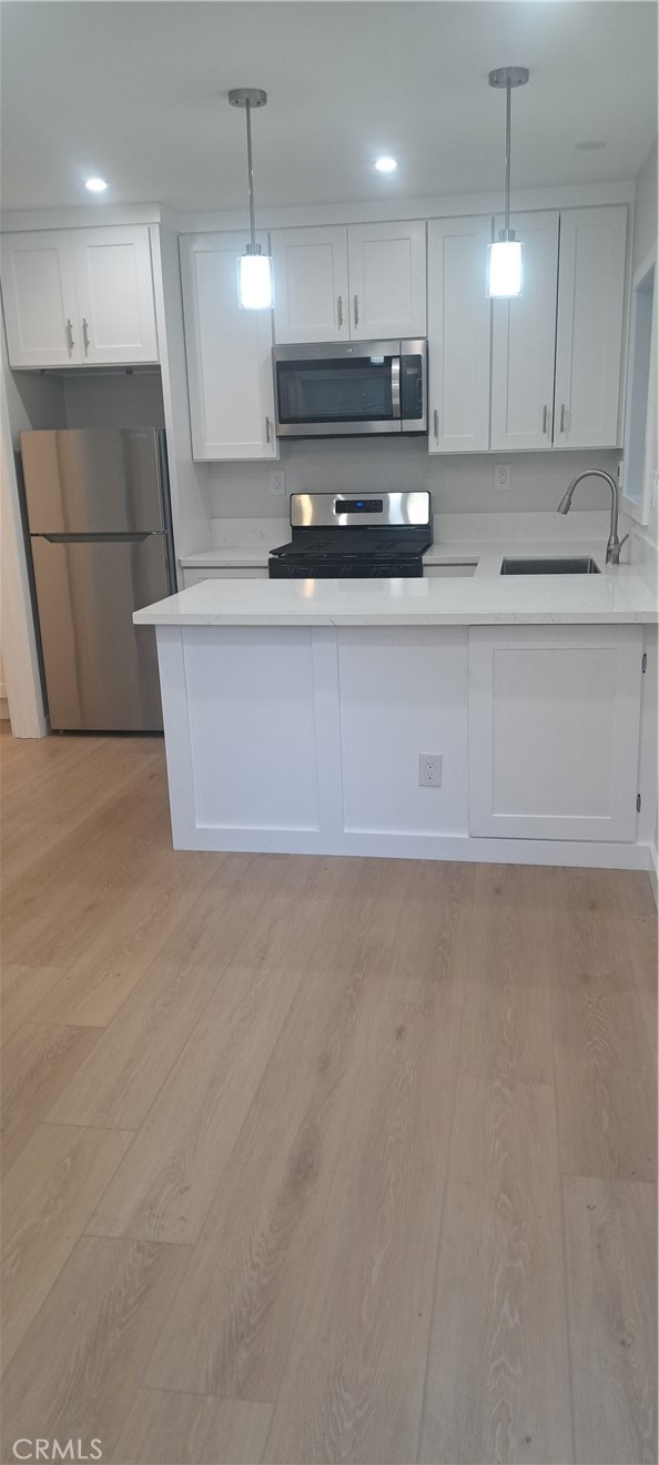 33 Willow Tree Lane, Irvine CA: https://media.crmls.org/medias/96ed064f-f7c4-4c6a-a842-41199a3c2838.jpg