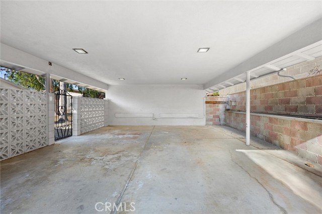 Detail Gallery Image 43 of 52 For 1800 Country Club Dr, Bakersfield,  CA 93306 - 5 Beds | 3 Baths
