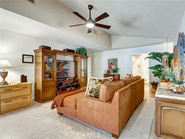 208 Kavenish S Drive, Rancho Mirage CA: https://media.crmls.org/medias/96ed98e5-2792-4e37-a393-4cbed54fac36.jpg