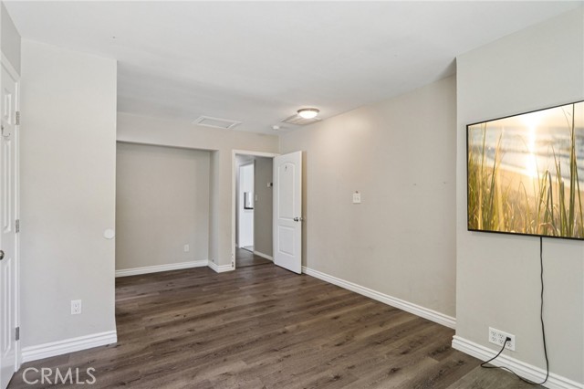 Detail Gallery Image 17 of 51 For 17043 Celtic St, Granada Hills,  CA 91344 - 4 Beds | 3 Baths