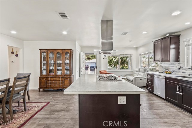 11131 Alburtis Avenue, Norwalk CA: https://media.crmls.org/medias/96ee1bfc-66bb-4b6f-8fd1-91d677977d45.jpg
