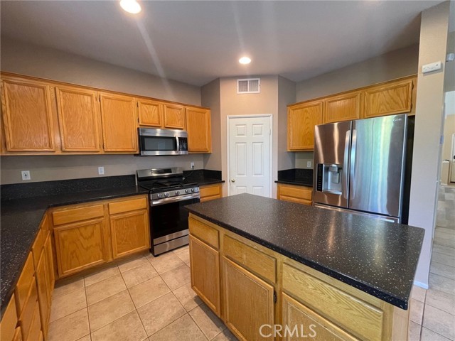 Detail Gallery Image 13 of 39 For 1434 Haddington Dr, Riverside,  CA 92507 - 4 Beds | 2/1 Baths