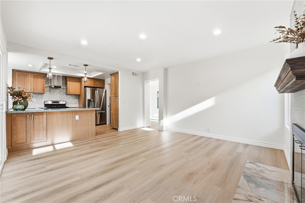 https://media.crmls.org/medias/96eea4cd-ff40-4125-9e39-0fbbca011c73.jpg?preset=X-Large