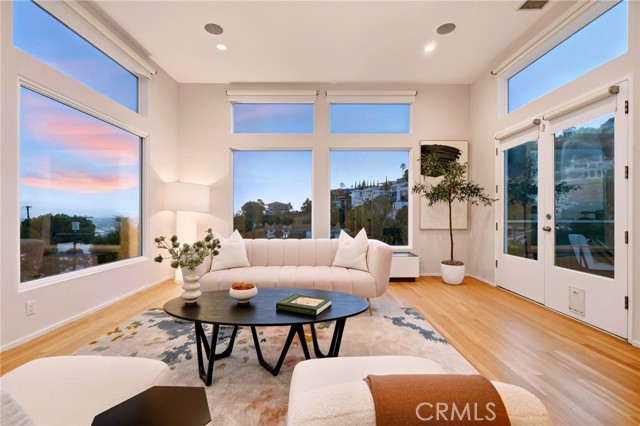 Detail Gallery Image 15 of 44 For 1690 N Crescent Heights, Los Angeles,  CA 90069 - 3 Beds | 4 Baths