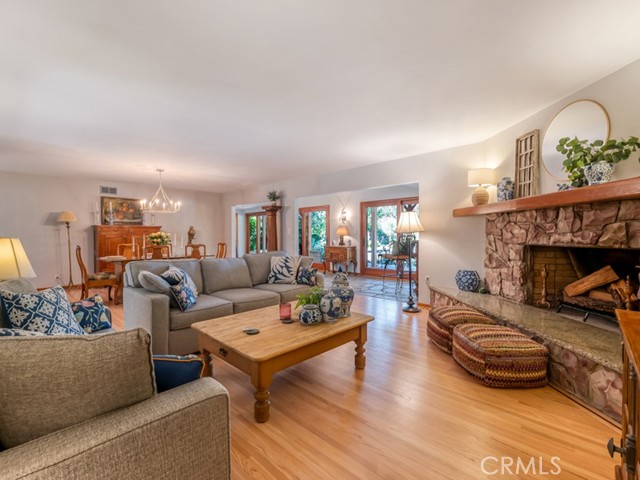 10335 Sylvia Avenue, Porter Ranch CA: https://media.crmls.org/medias/96ef1eba-404f-410a-b0c8-43925950bea3.jpg