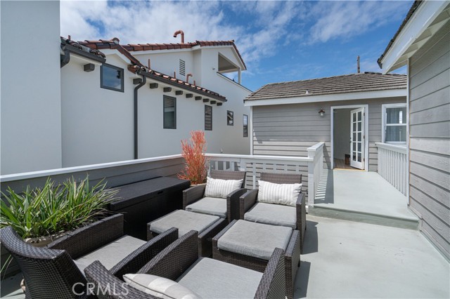 Detail Gallery Image 30 of 52 For 211 Emerald Ave, Newport Beach,  CA 92662 - 4 Beds | 4 Baths