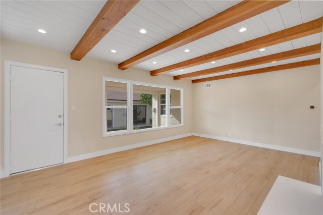 Detail Gallery Image 6 of 53 For 17024 Sherman Way, Van Nuys,  CA 91406 - 3 Beds | 2 Baths