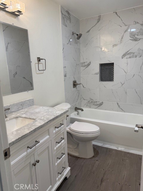 Detail Gallery Image 13 of 16 For 18411 Hatteras St #235,  Tarzana,  CA 91356 - 2 Beds | 2 Baths