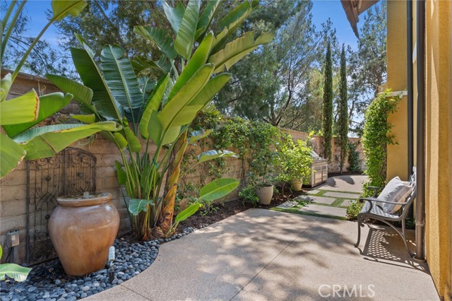 2 Lowland, Irvine CA: https://media.crmls.org/medias/96f17a60-0f2d-45a3-bc16-d0e8bb41344c.jpg