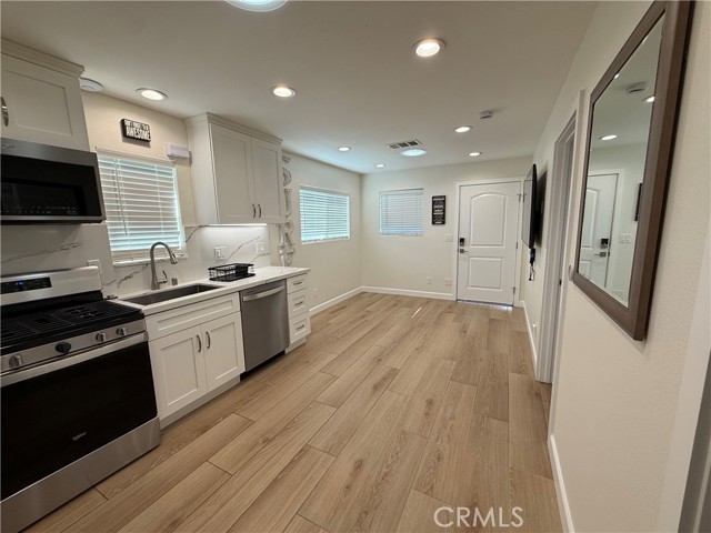 Detail Gallery Image 6 of 24 For 18095 Newland, Huntington Beach,  CA 92646 - 2 Beds | 1 Baths