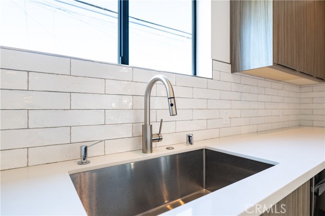 Detail Gallery Image 7 of 26 For 1809 S Longwood, Los Angeles,  CA 90019 - 4 Beds | 3 Baths