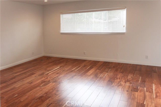 Detail Gallery Image 13 of 25 For 19756 Collier St, Woodland Hills,  CA 91364 - 4 Beds | 2/1 Baths