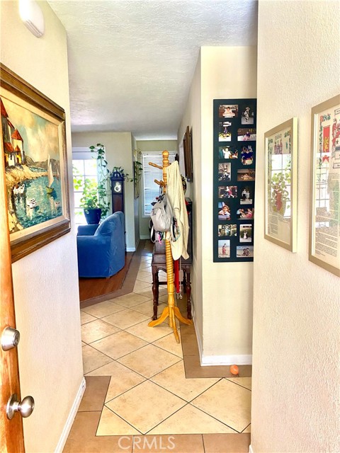 526 W Avenue J5, Lancaster CA: https://media.crmls.org/medias/96f40e2d-aa00-4c2a-9c3f-2321f250dda6.jpg