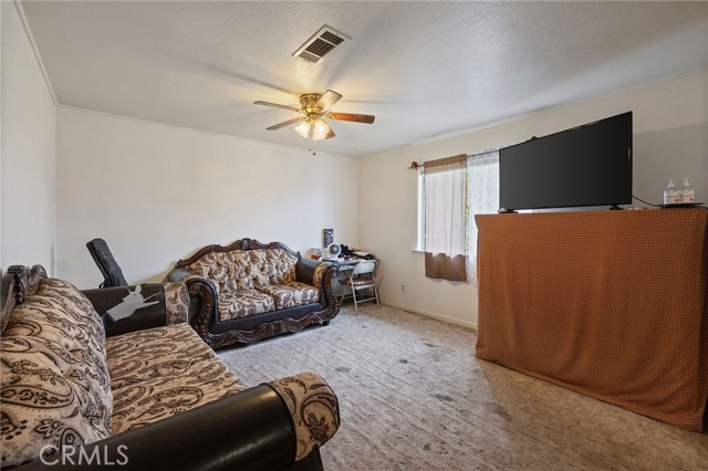 Detail Gallery Image 3 of 20 For 803 Gomes Dr, Firebaugh,  CA 93622 - 3 Beds | 2 Baths