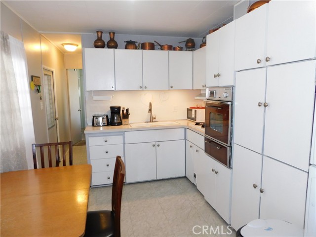 1001 S 3rd Street, Calimesa CA: https://media.crmls.org/medias/96f4b1c1-f38a-4c16-a658-141fa10f6fa1.jpg
