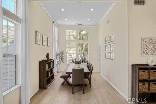 Detail Gallery Image 12 of 30 For 586 Grass Valley St, Simi Valley,  CA 93065 - 4 Beds | 3 Baths