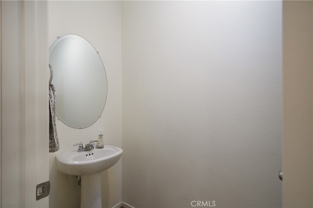 https://media.crmls.org/medias/96f53c0a-3b01-4035-801e-aeefdd0462c9.jpg?preset=X-Large
