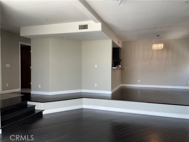 Detail Gallery Image 5 of 27 For 1432 Barrington Way #108,  Glendale,  CA 91206 - 3 Beds | 3 Baths